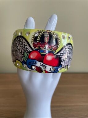 VINTAGE ED HARDY ACRYLIC TATTOO CUFF BRACELET “LOVE KILLS SLOWLY” Y2K Rhinestone